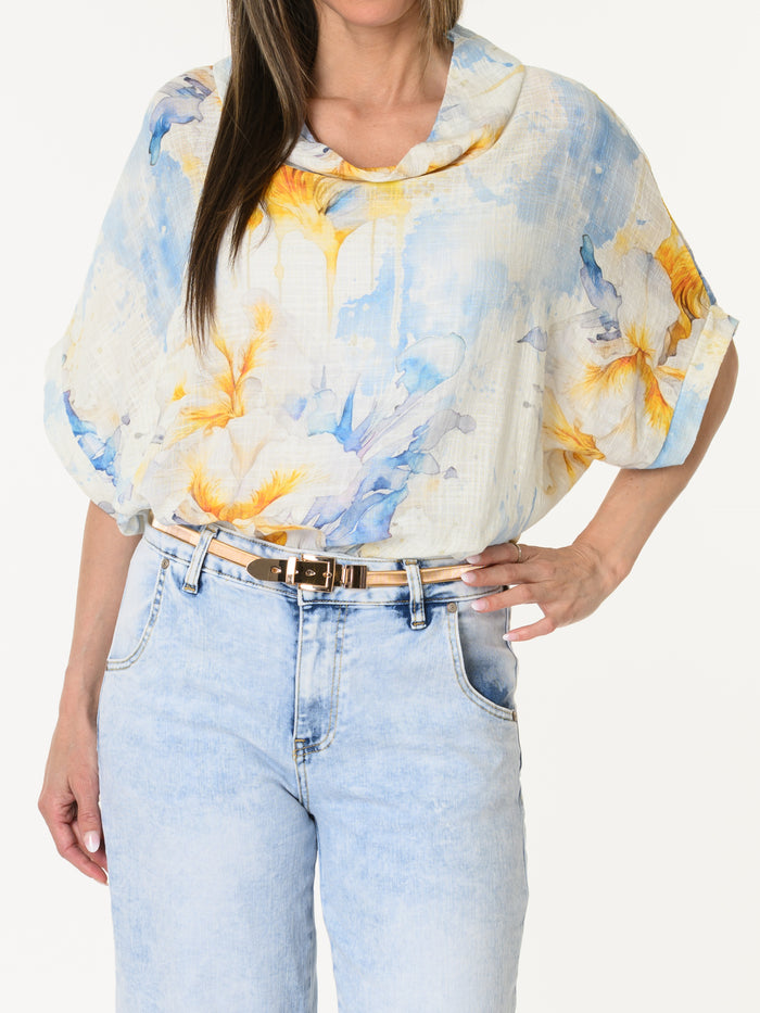 Chandail bleu ciel avec imprimé floral jaune et blanc
