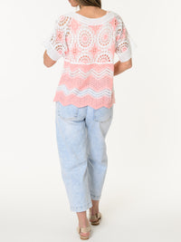Chandail blanc et rose en crochet