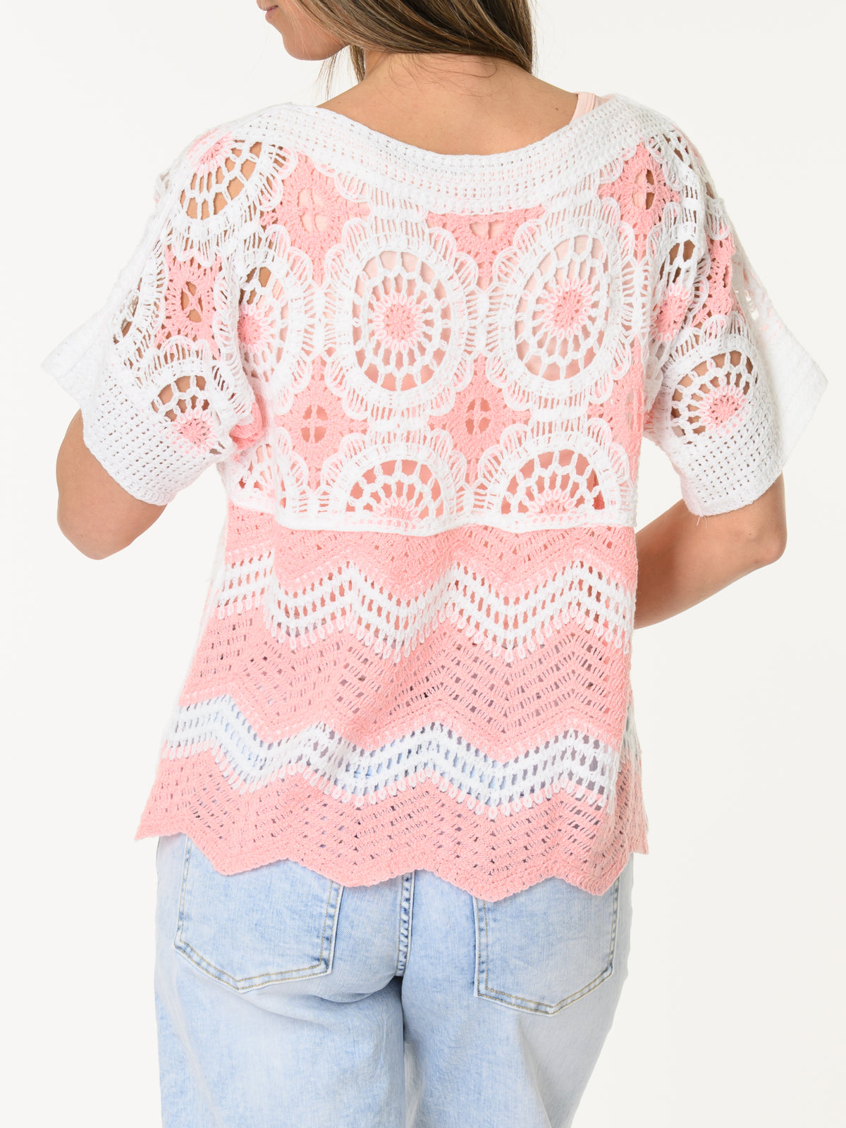 Chandail blanc et rose en crochet