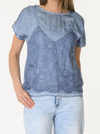 T-shirt bleu avec camisole superposée