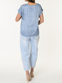 T-shirt bleu avec camisole superposée