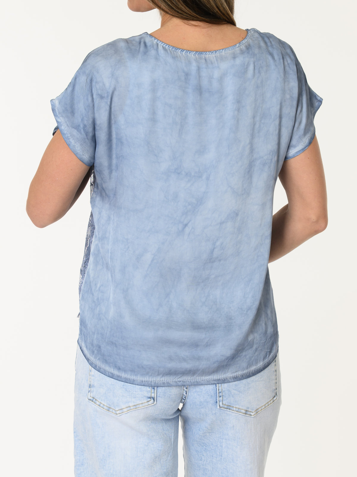 T-shirt bleu avec camisole superposée