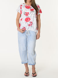 T-shirt blanc avec imprimé floral rouge