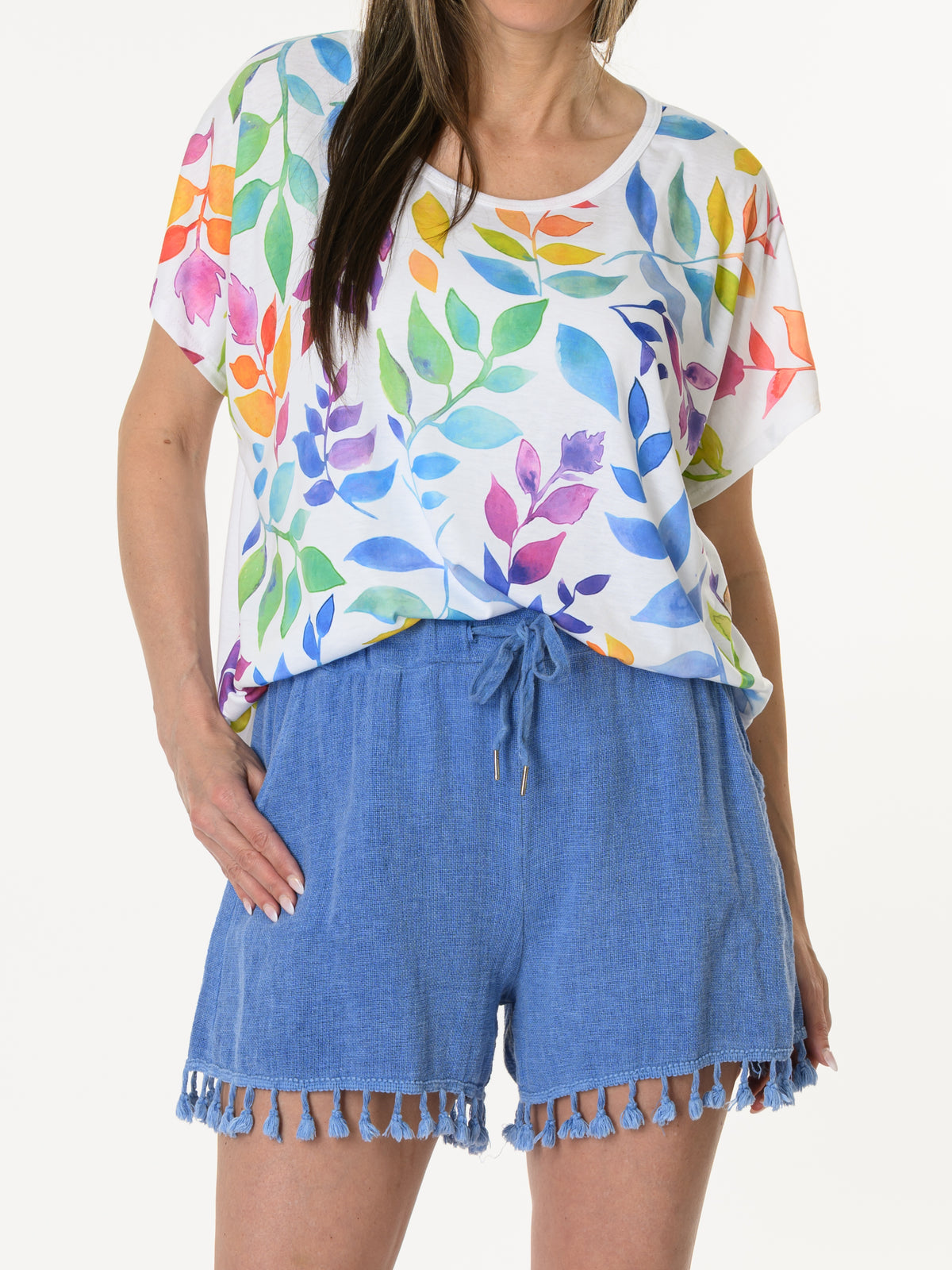 T-shirt blanc à motifs de feuilles multicolores