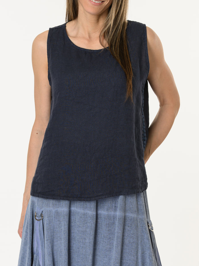Camisole marine avec dentelle sur le côté