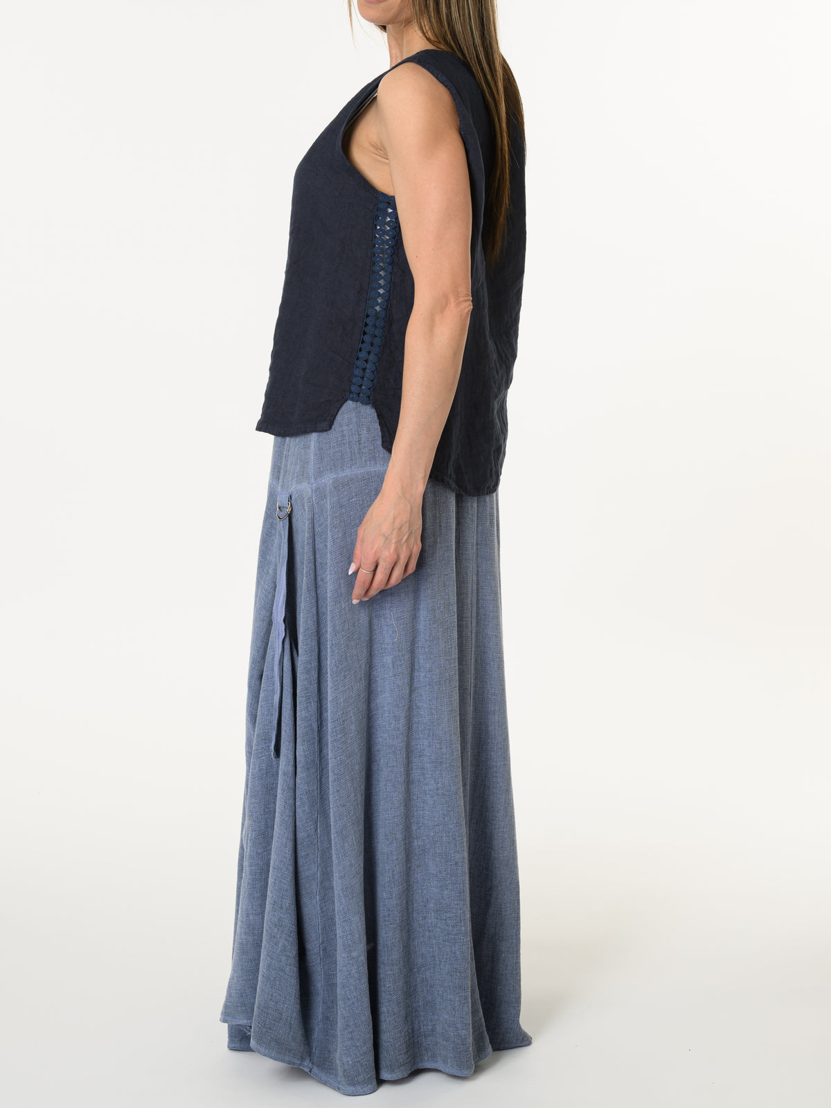 Camisole marine avec dentelle sur le côté