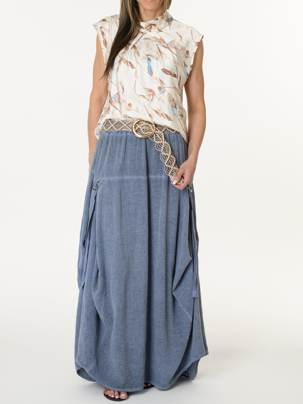 Camisole satinée avec motifs abstraits bruns