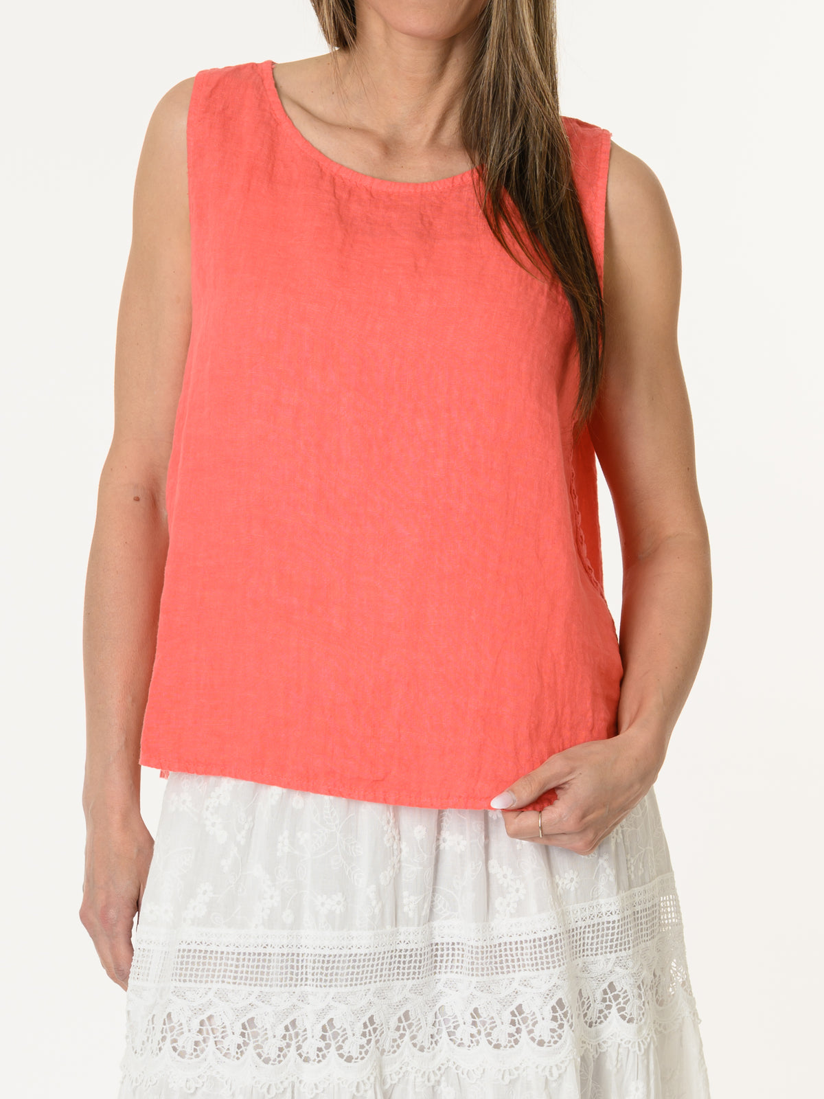 Camisole corail avec dentelle sur le côté