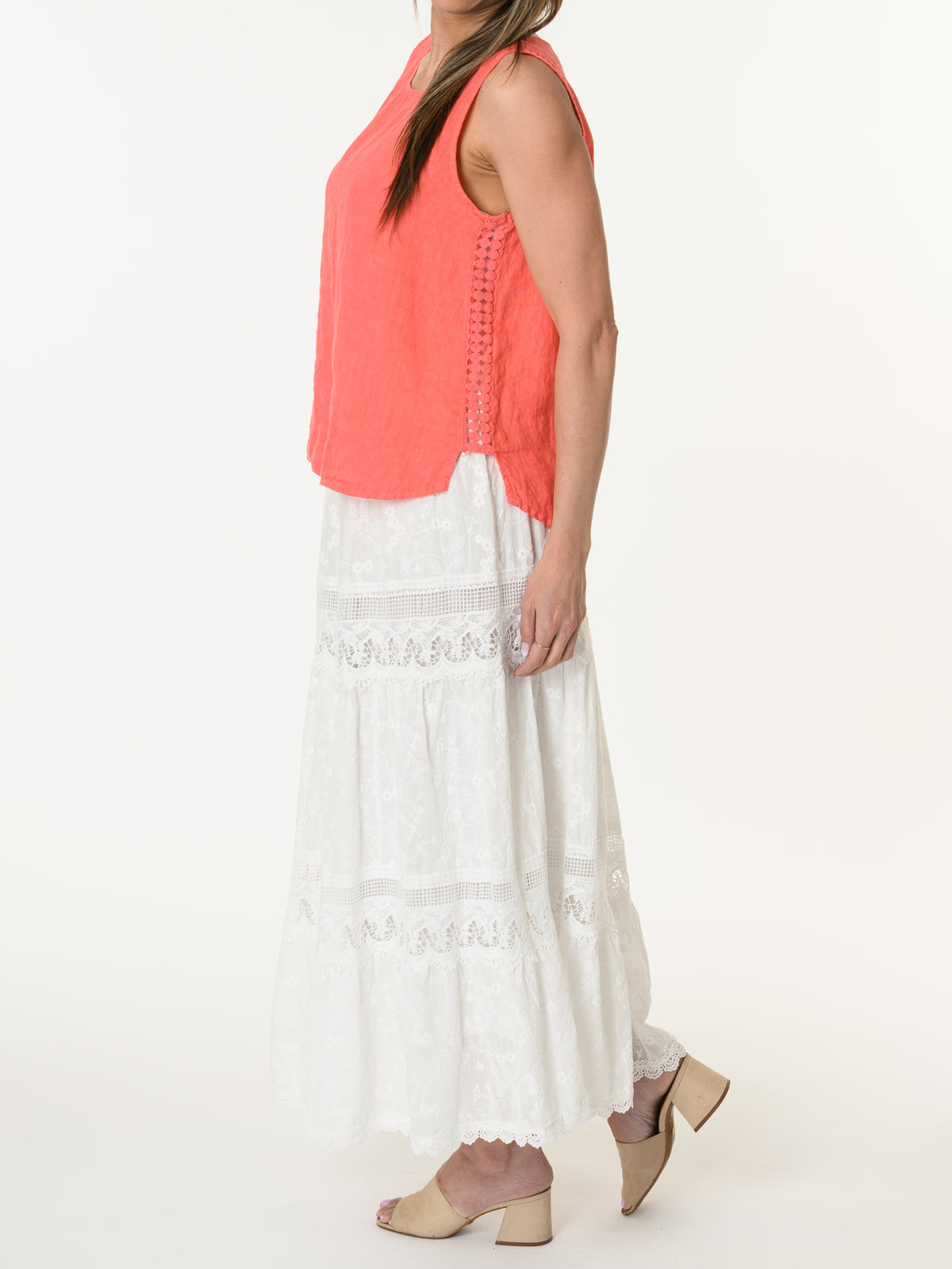 Camisole corail avec dentelle sur le côté