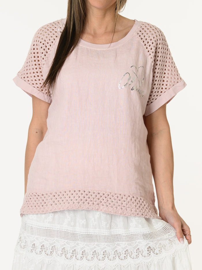 T-shirt rose avec manches en crochet