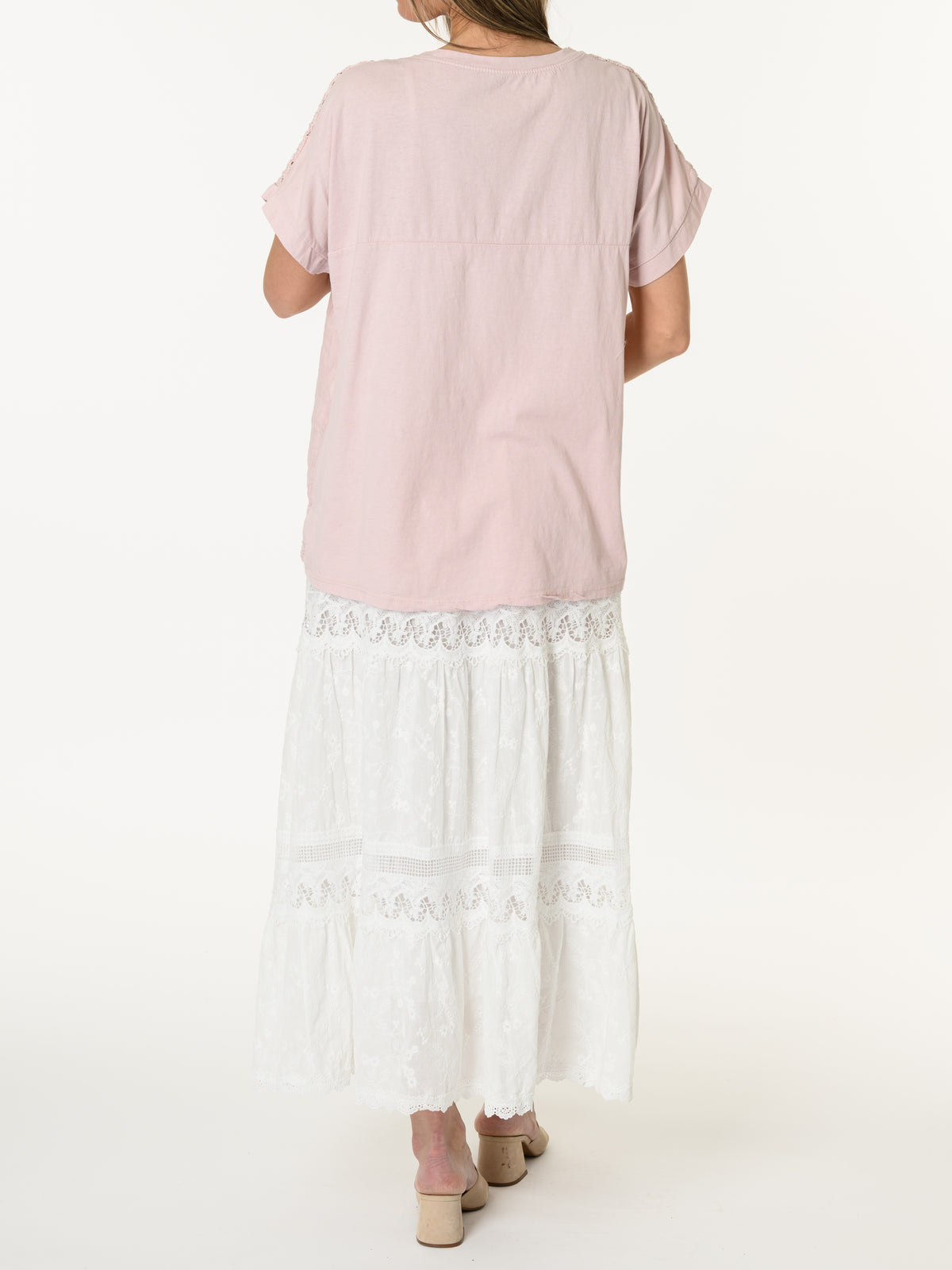 T-shirt rose avec manches en crochet