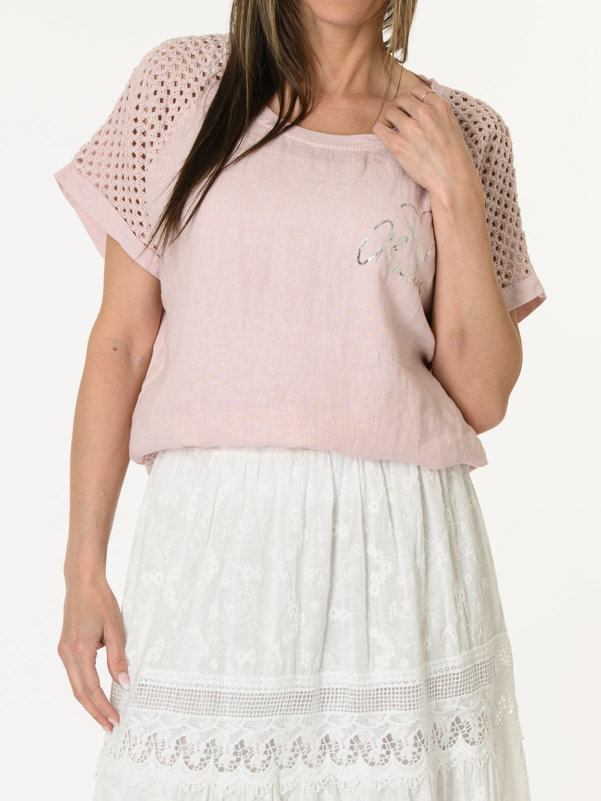 T-shirt rose avec manches en crochet