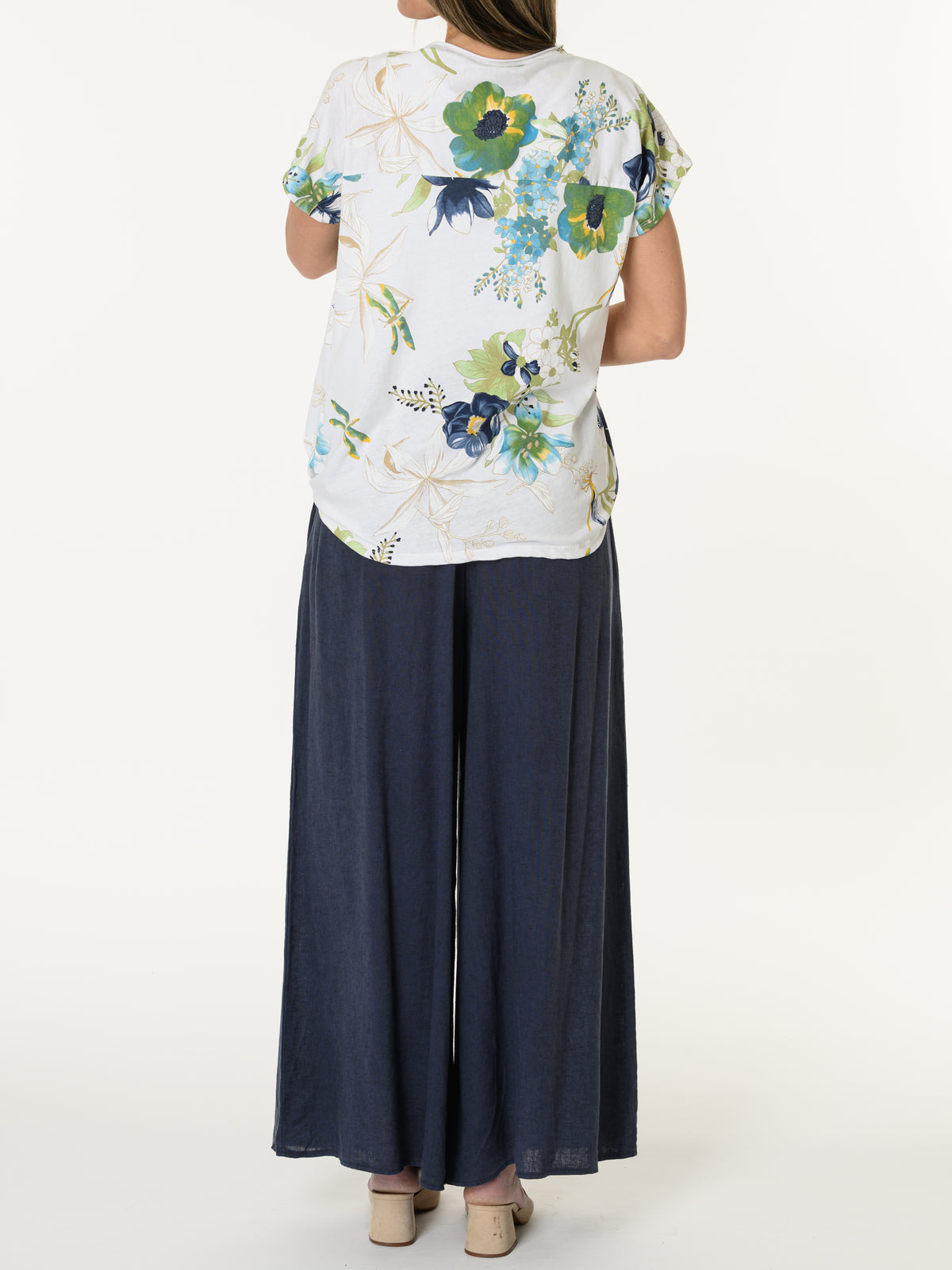 T-shirt blanc avec imprimé floral vert et bleu