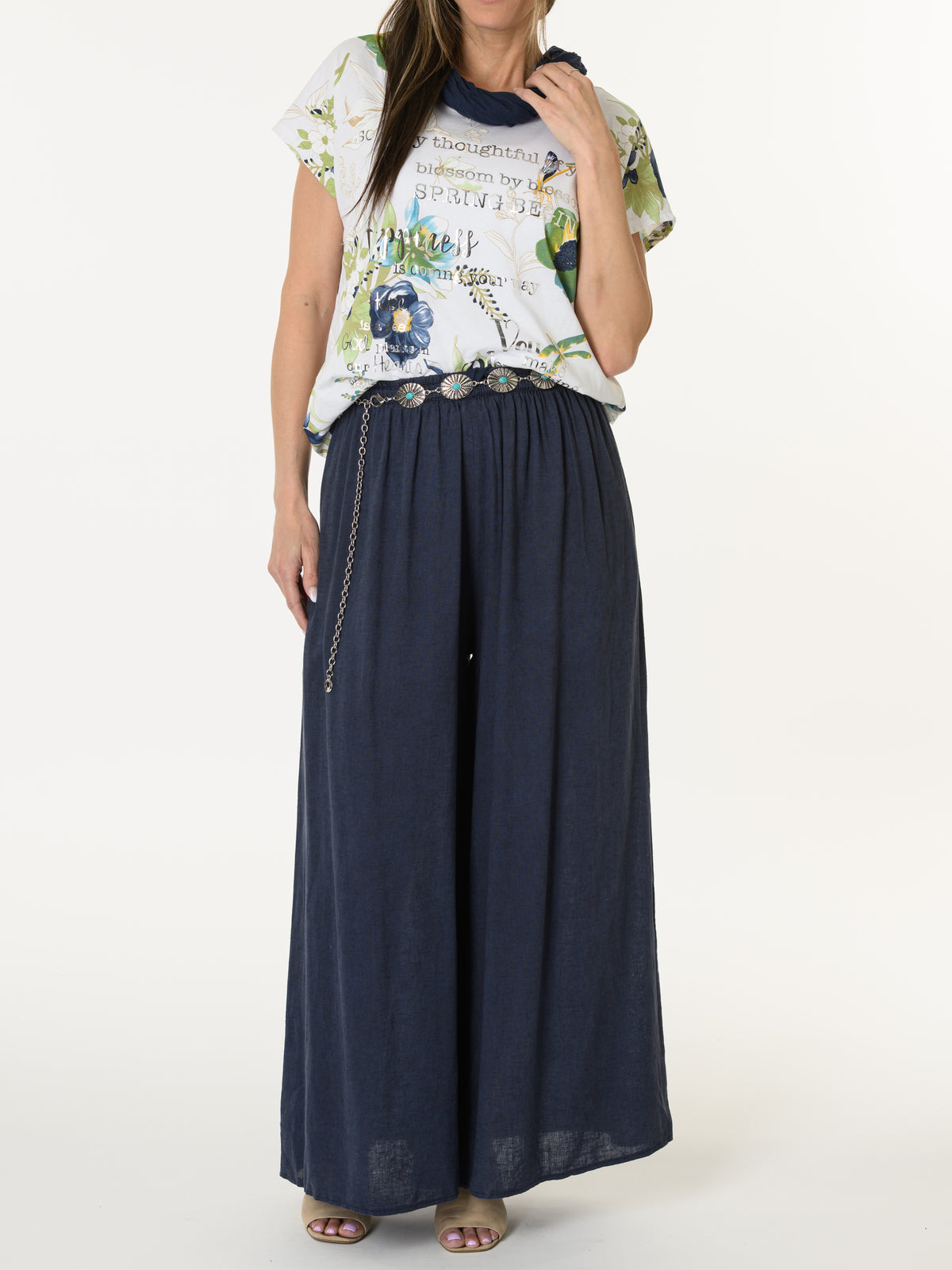 T-shirt blanc avec imprimé floral vert et bleu