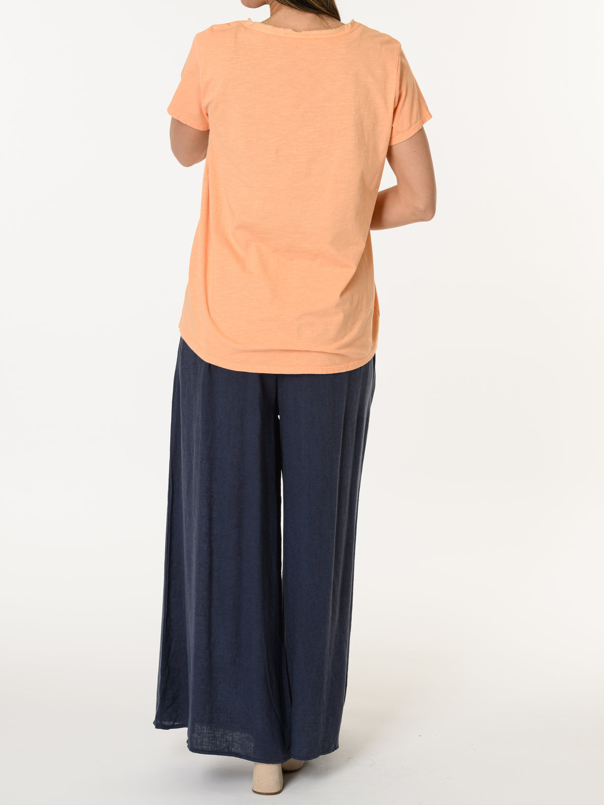 T-shirt orange peace and love