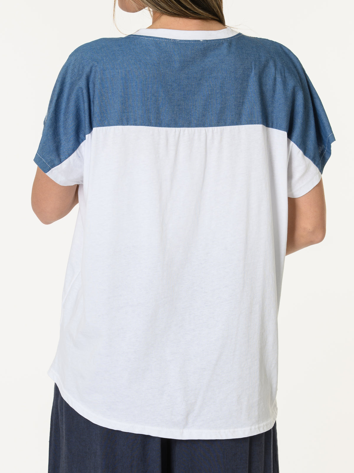 T-shirt blanc avec cœur texturé