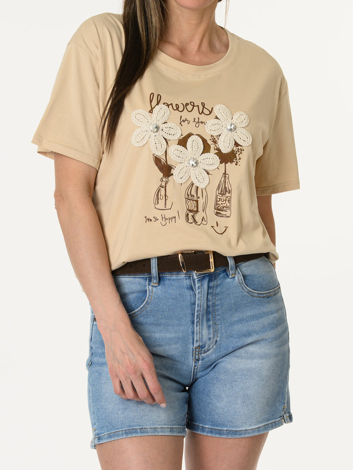 T-shirt beige avec trois fleurs brodés