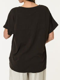 T-shirt brun avec manches en crochet