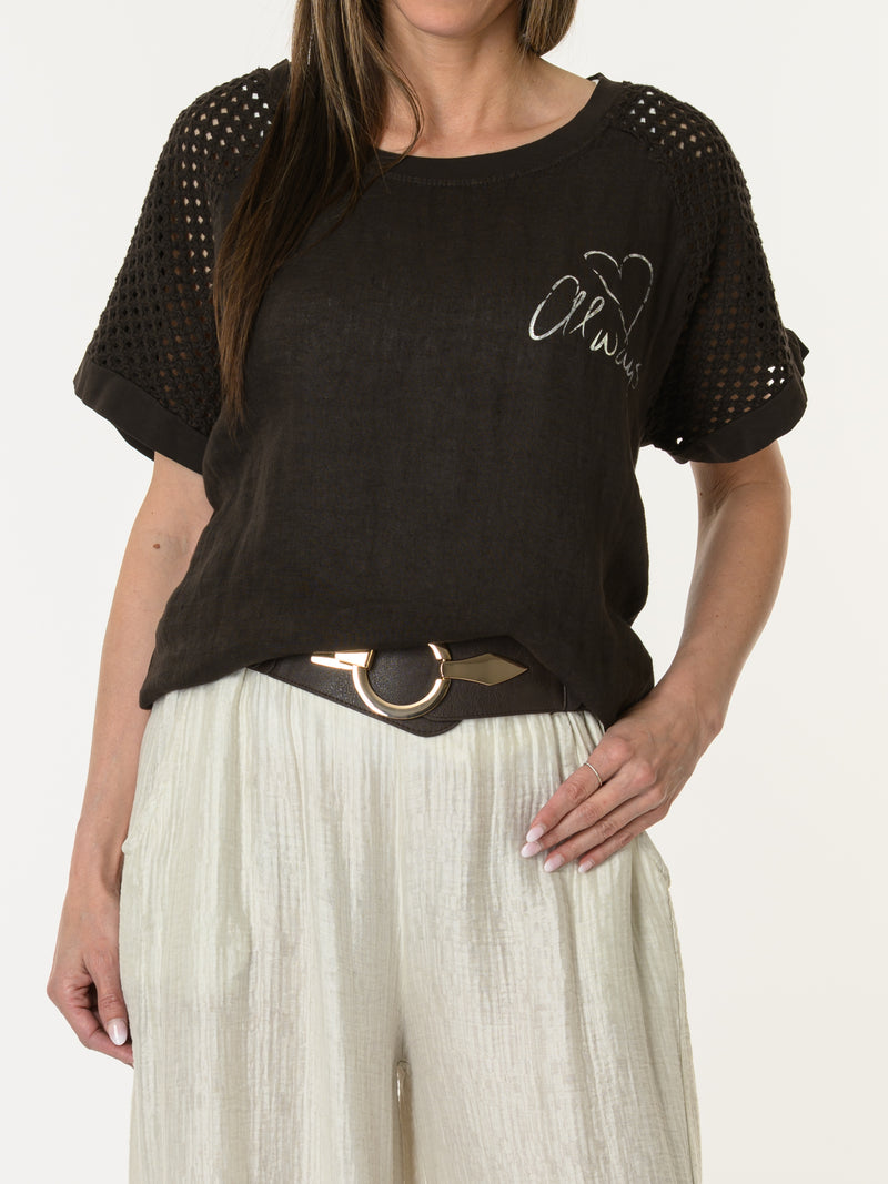 T-shirt brun avec manches en crochet