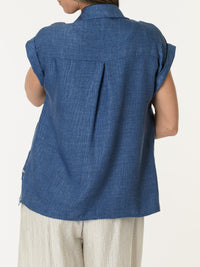 Chemise bleu jean avec fleurs brodées