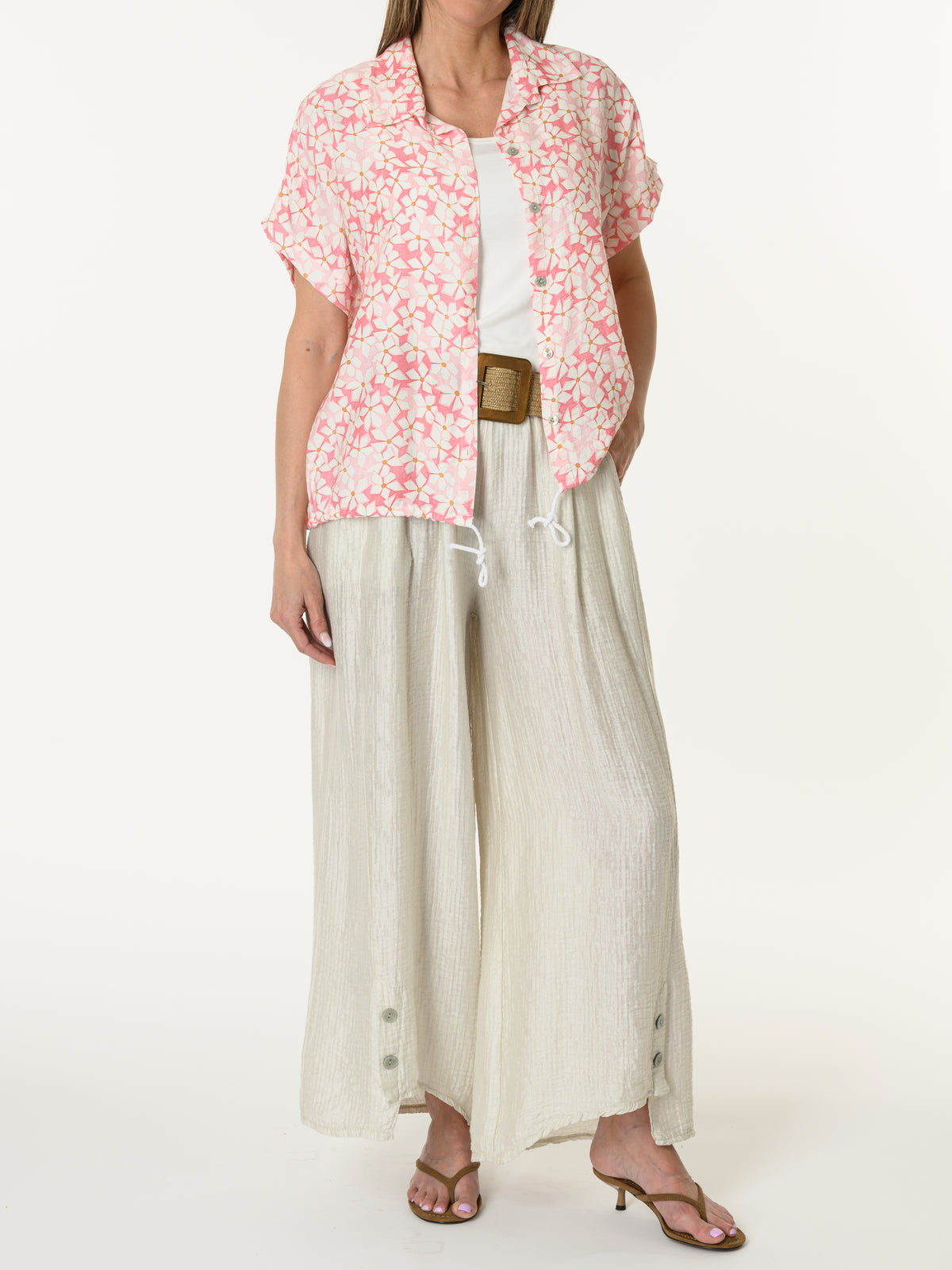 Chemise rose avec imprimé floral blanc