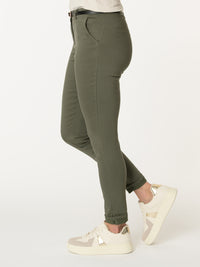 Pantalon skinny kaki avec ceinture