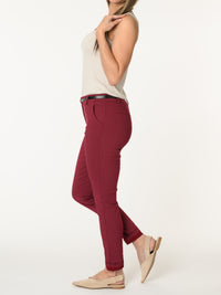 Pantalon skinny bourgogne avec ceinture