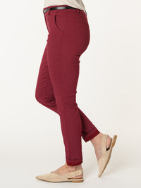 Pantalon skinny bourgogne avec ceinture