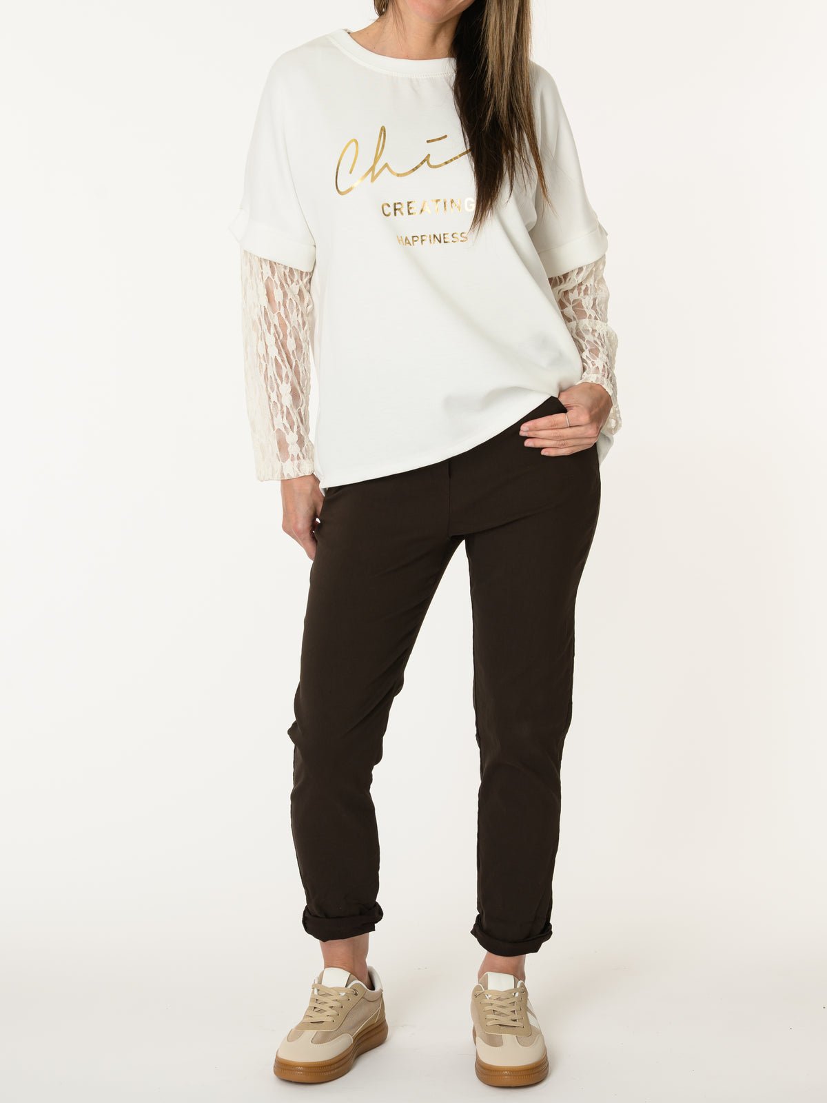 Chandail blanc avec manches en dentelle