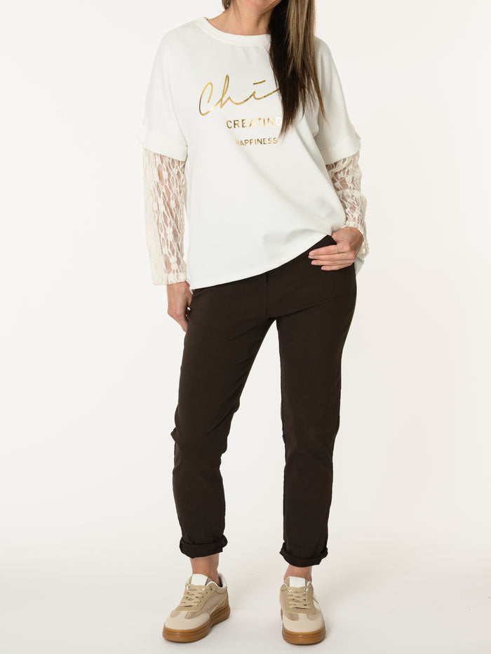 Chandail blanc avec manches en dentelle