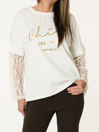 Chandail blanc avec manches en dentelle