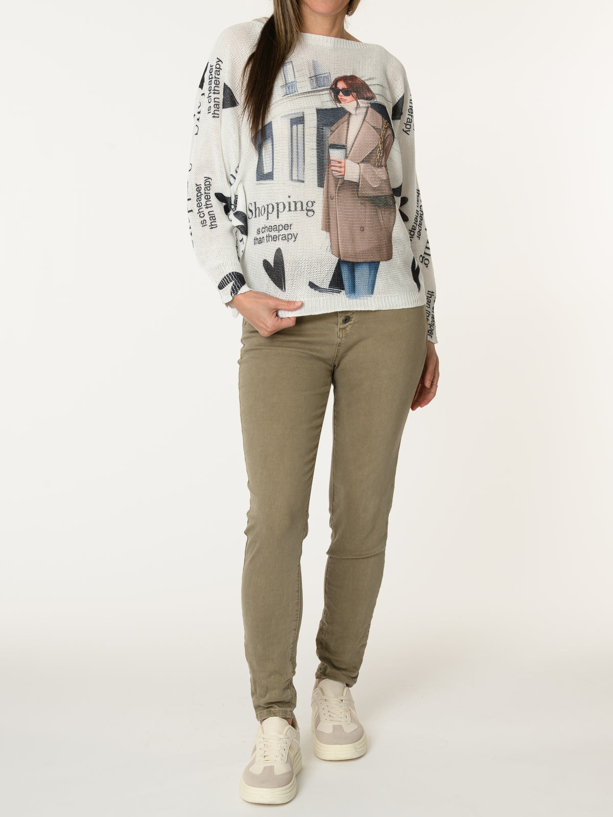 Chandail blanc avec imprimé de femme chic