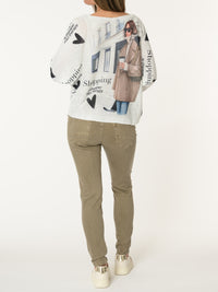 Chandail blanc avec imprimé de femme chic