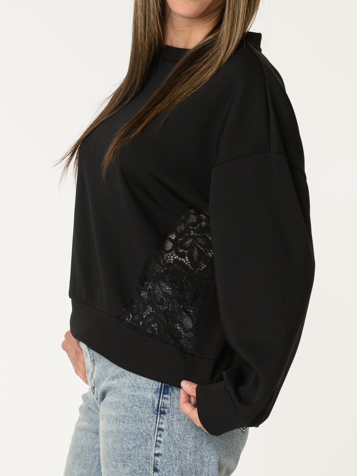 Chandail noir avec dentelle sur les côtés