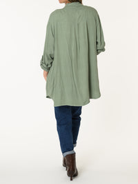 Chemise kaki aux textures satinées