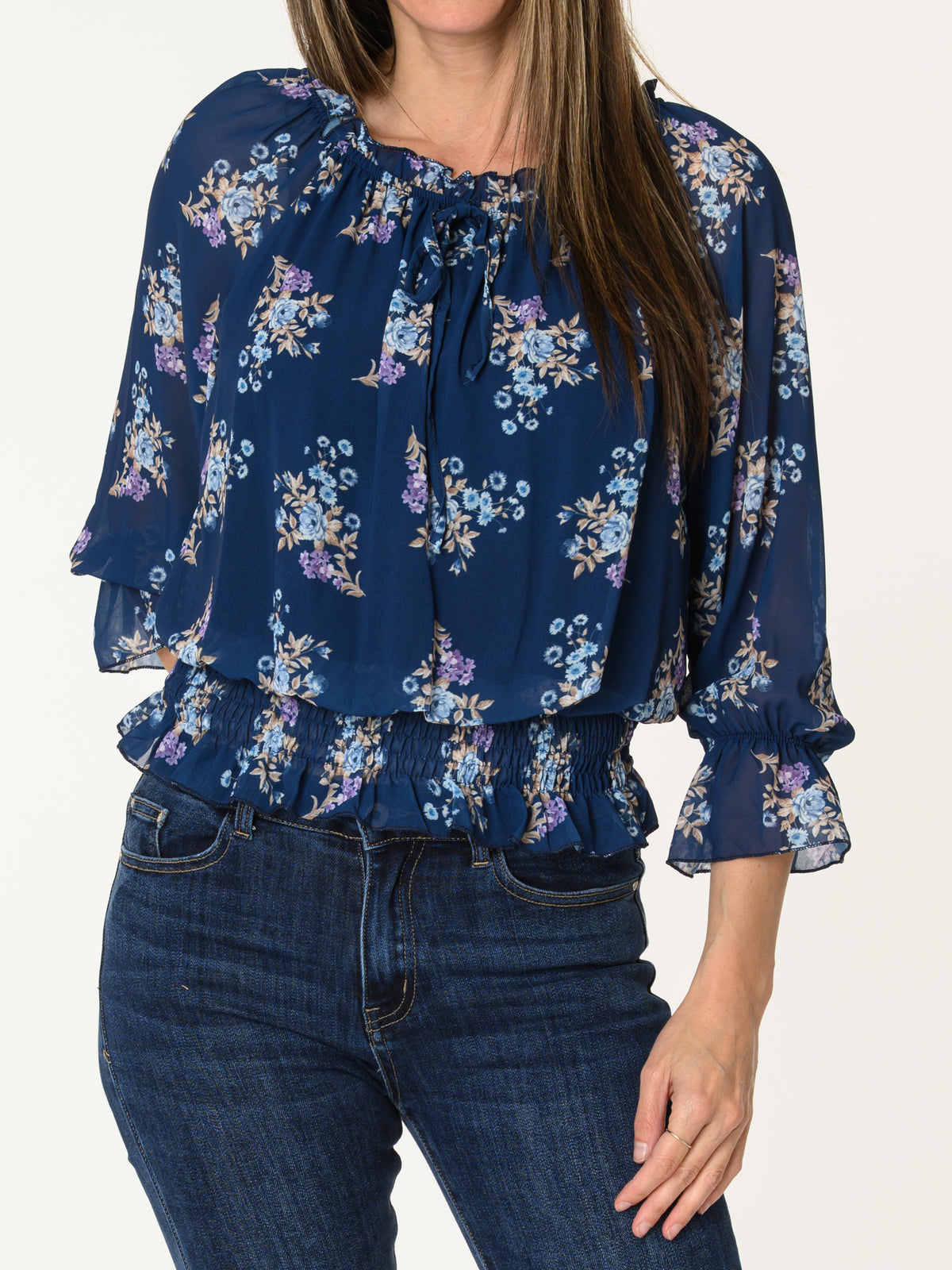Blouse marine aux motifs floraux multicolores
