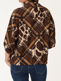 Chemise brune à motifs de style Burberry