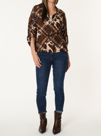Chemise brune à motifs de style Burberry