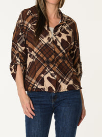 Chemise brune à motifs de style Burberry