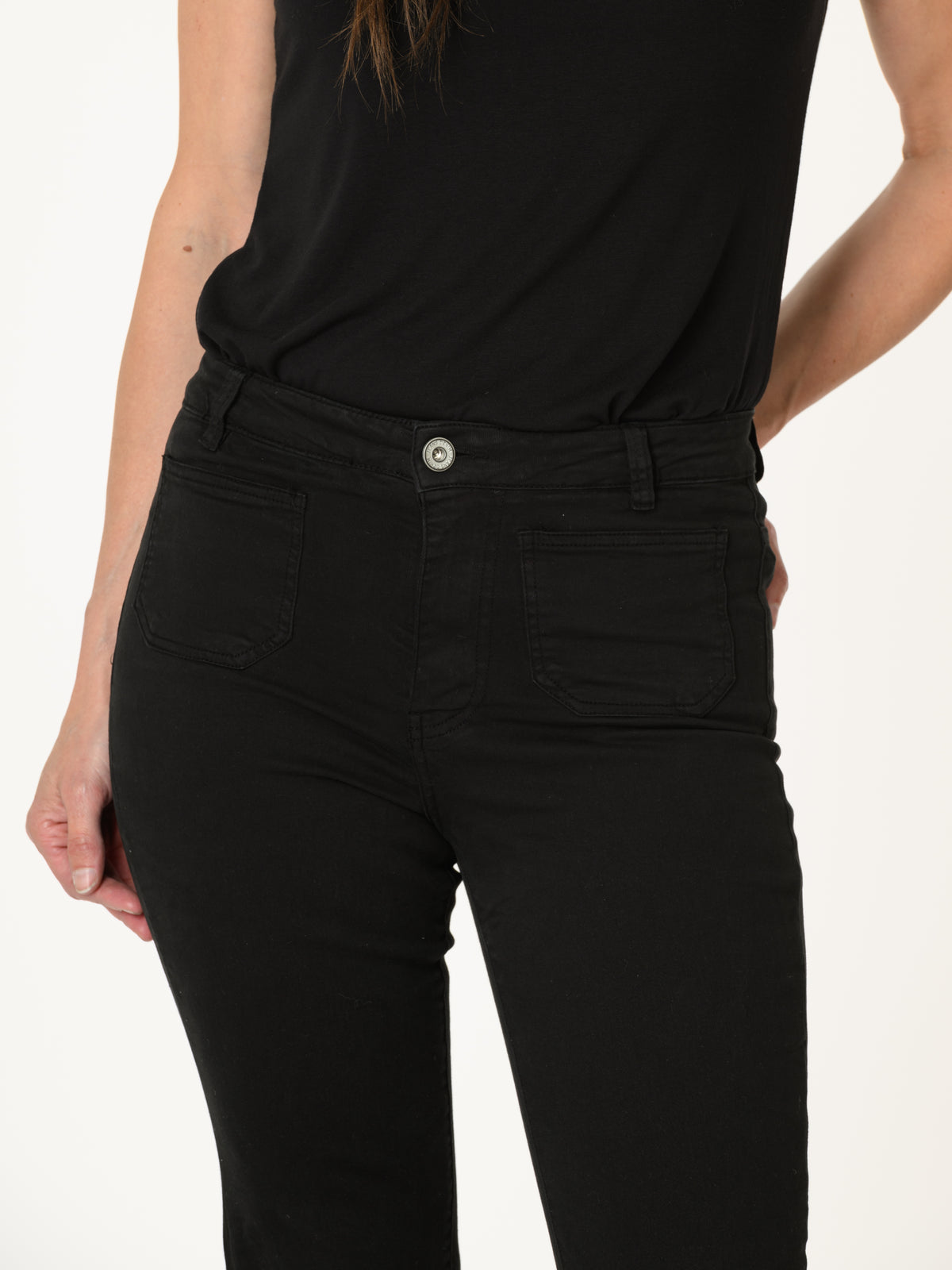 Jeans flare noir avec poches appliquées
