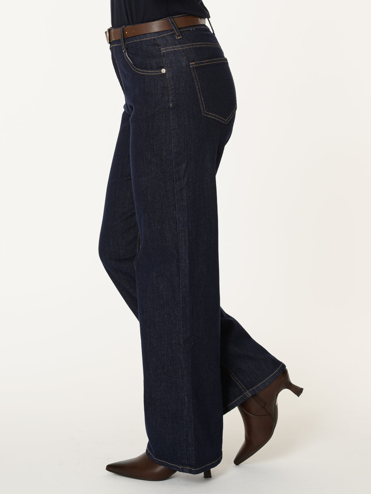 Jeans à jambe large avec ceinture
