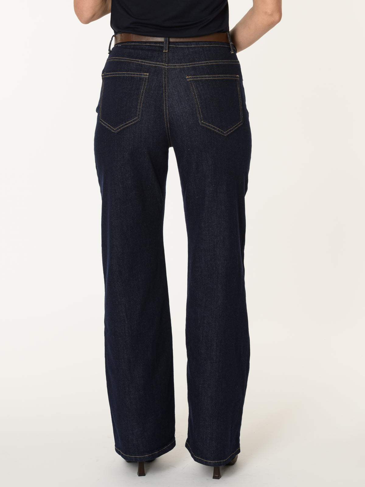 Jeans à jambe large avec ceinture