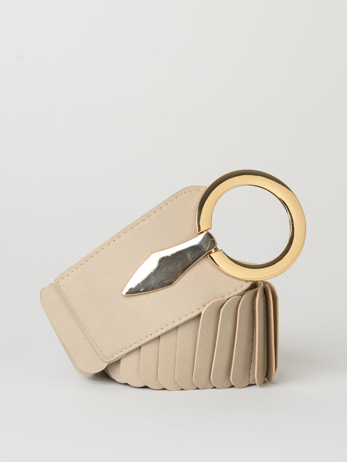 Ceinture beige élastique avec boucle or à bande large