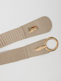 Ceinture beige élastique avec boucle or à bande large