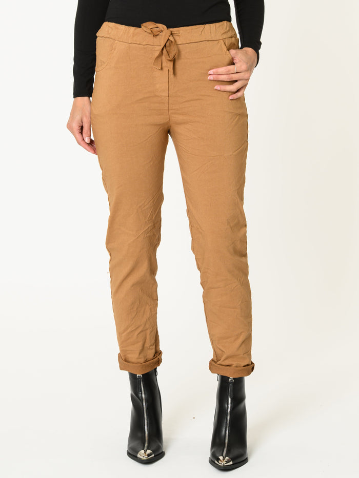 Pantalon brun pour femme coupe carotte à taille élastique