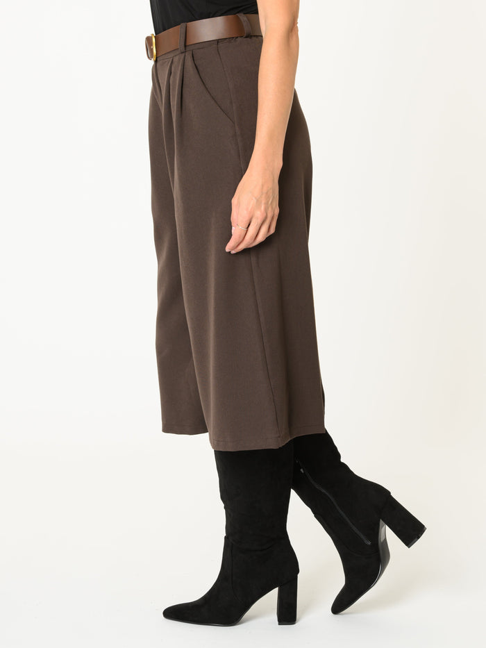 Pantalon palazzo pour femme brun à plis avec ceinture de cuir