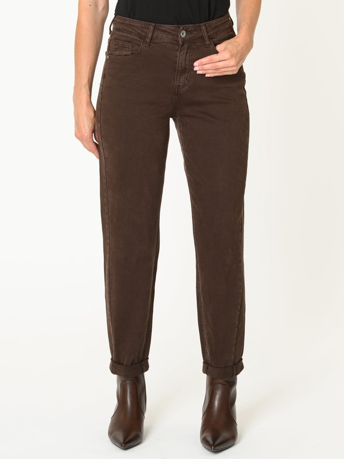 Jeans brun pour femme coupe mom avec revers au bas