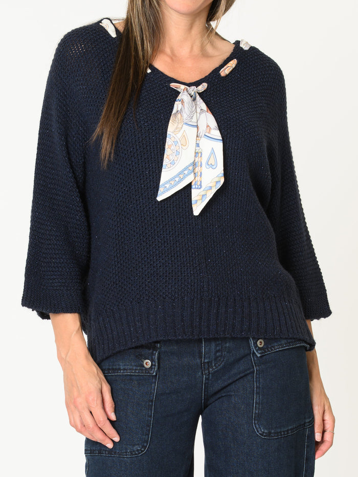 Chandail marine pour femme ajouré avec foulard intégré