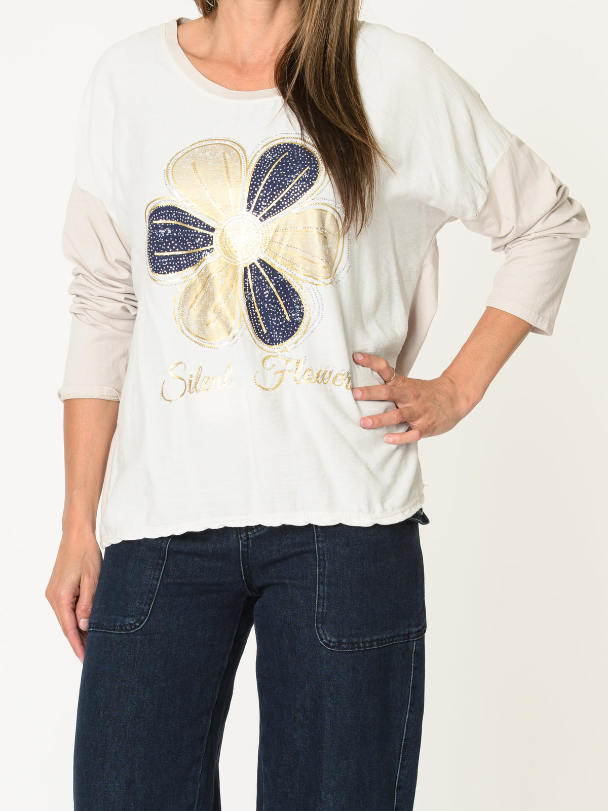 T-shirt écru pour femme avec fleur appliquée et broderie
