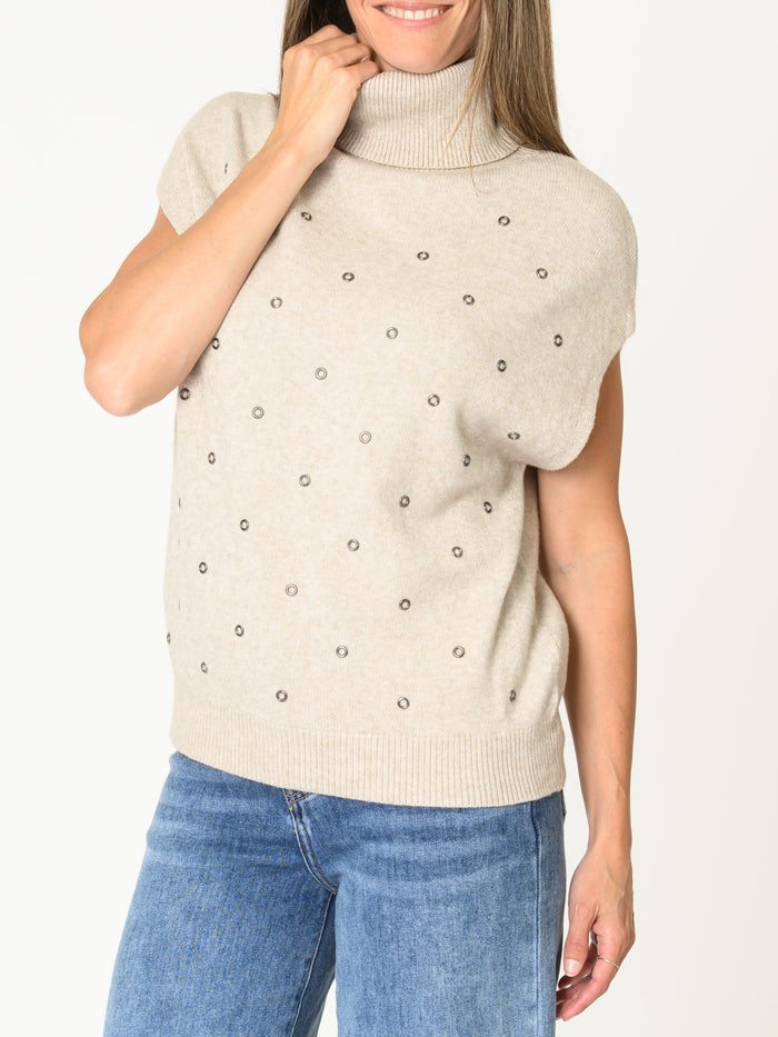 Chandail beige pour femme à col roulé avec anneaux décoratifs
